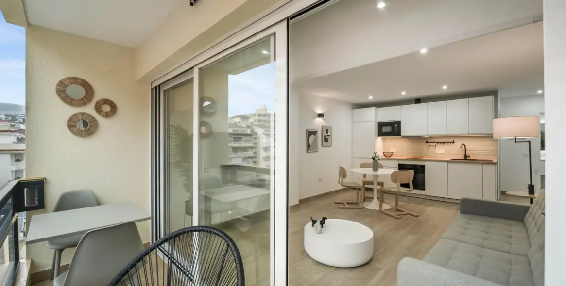 Sale of middle floor apartment in La Carihuela 27