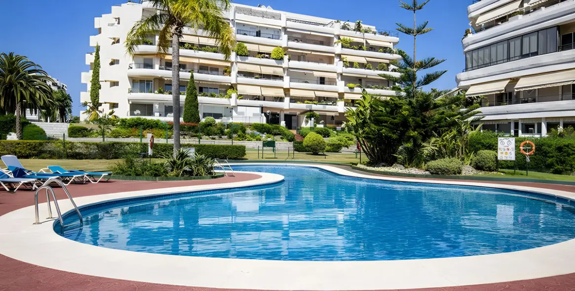 Sale of middle floor apartment in Guadalmina Alta 2