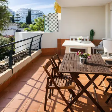 Sale of middle floor apartment in Guadalmina Alta
