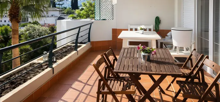 Sale of middle floor apartment in Guadalmina Alta 2