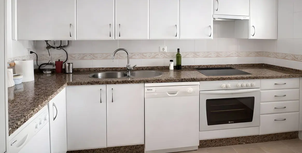 Sale of middle floor apartment in Guadalmina Alta 8