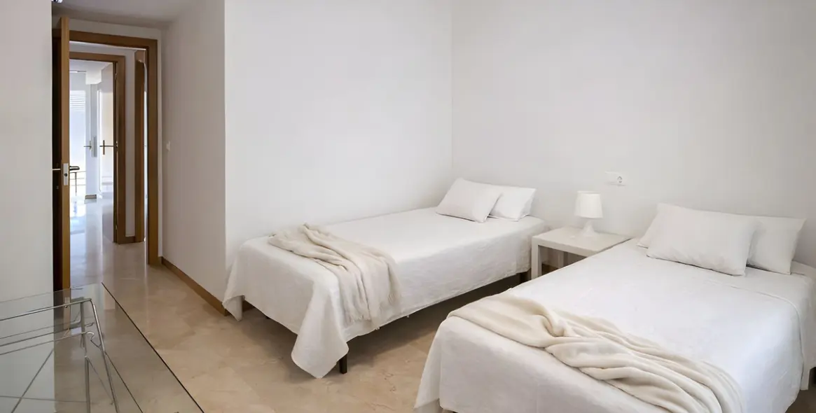 Sale of middle floor apartment in Guadalmina Alta 10