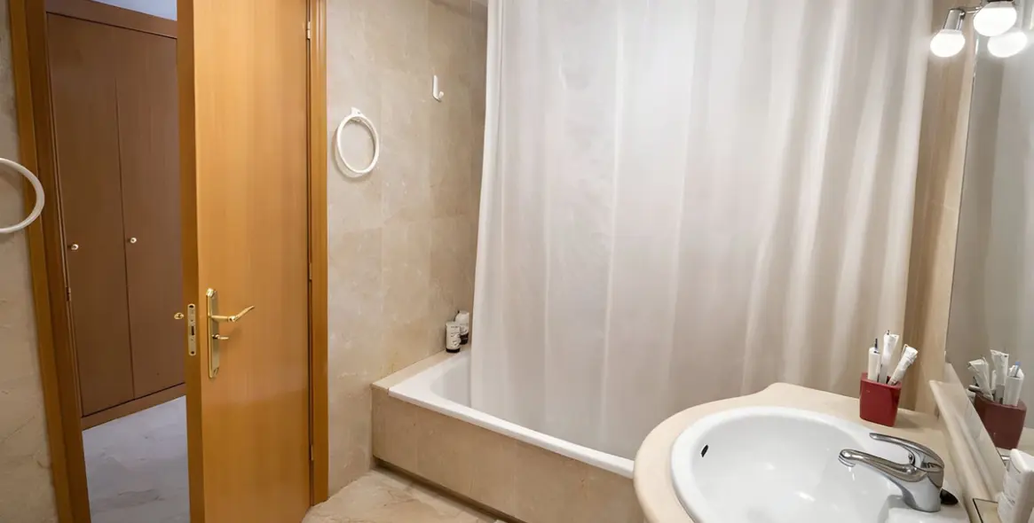 Sale of middle floor apartment in Guadalmina Alta 13