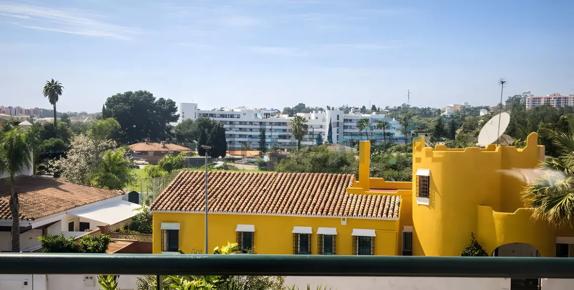 Sale of middle floor apartment in Guadalmina Alta 15