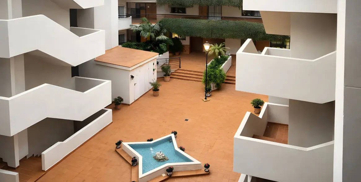 Sale of middle floor apartment in Guadalmina Alta 16