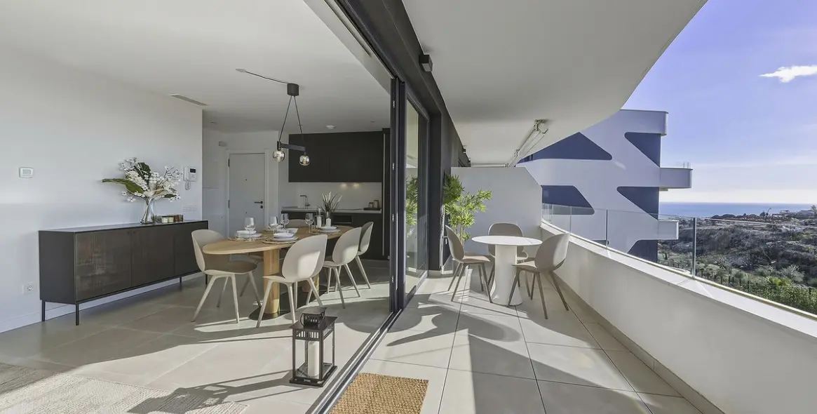 Sale of middle floor apartment in Higueron 1