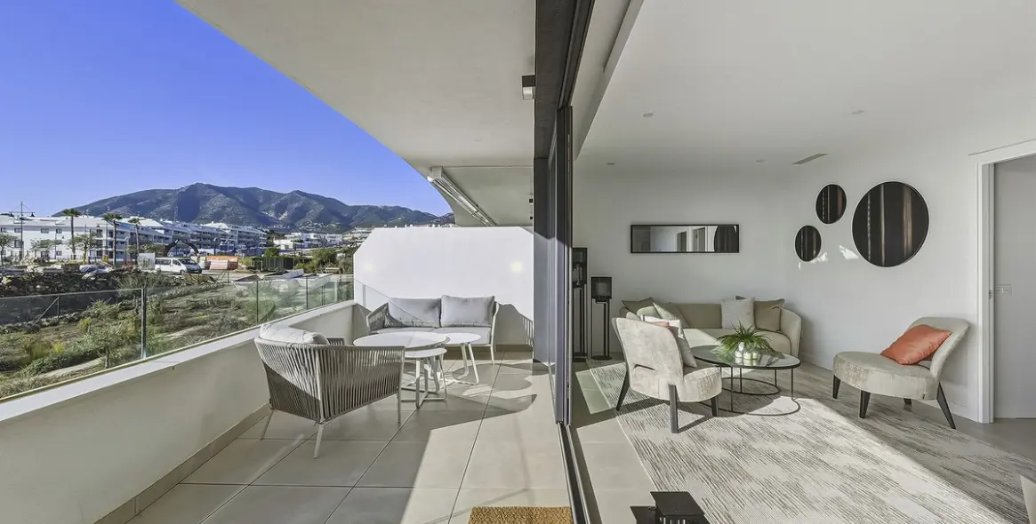 Sale of middle floor apartment in Higueron 3