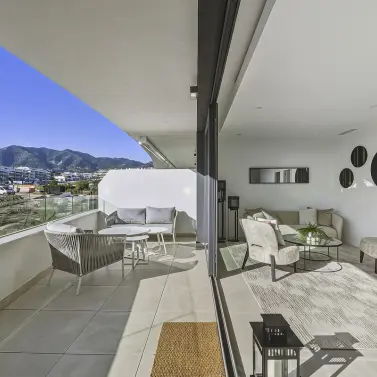 Продажа апартаментов на среднем этаже в Higueron