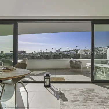 Продажа апартаментов на среднем этаже в Higueron