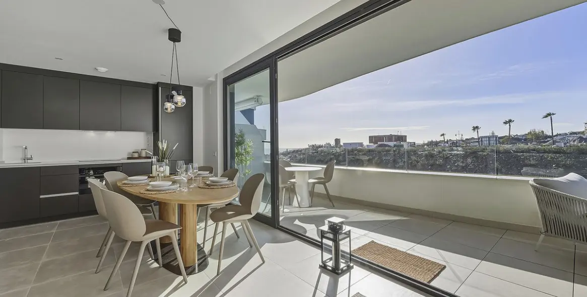 Sale of middle floor apartment in Higueron 6