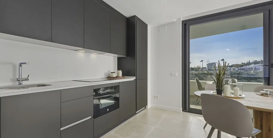 Sale of middle floor apartment in Higueron 8