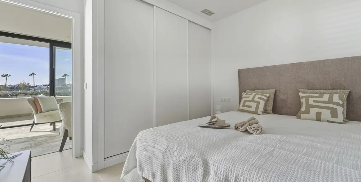 Sale of middle floor apartment in Higueron 10