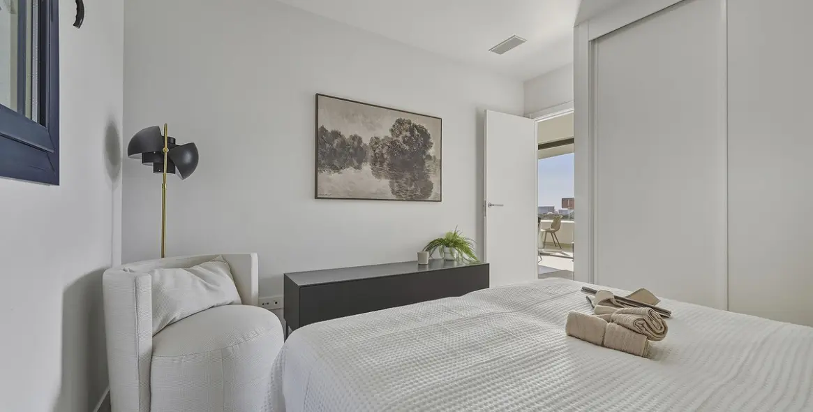 Sale of middle floor apartment in Higueron 11