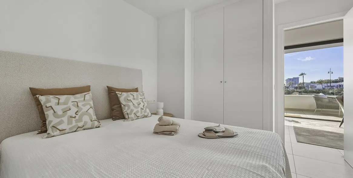 Sale of middle floor apartment in Higueron 13