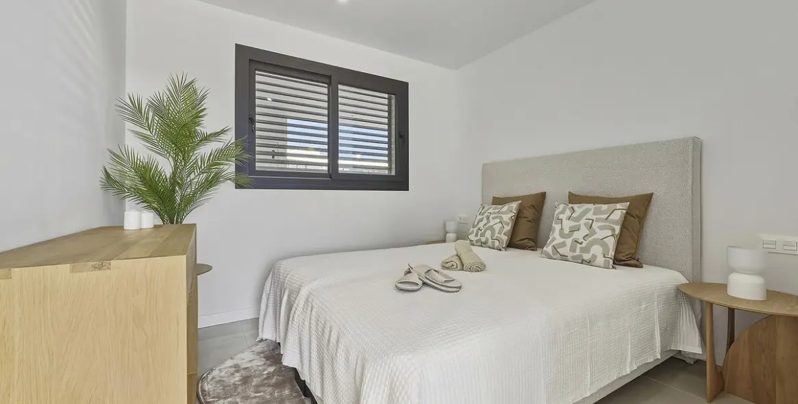 Sale of middle floor apartment in Higueron 14