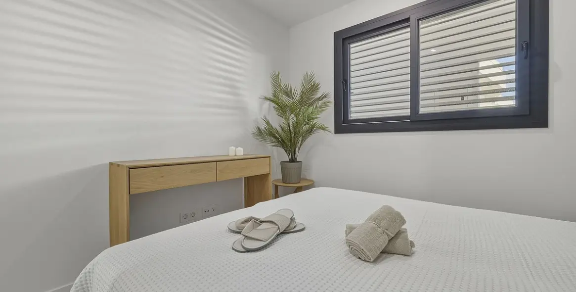 Sale of middle floor apartment in Higueron 16