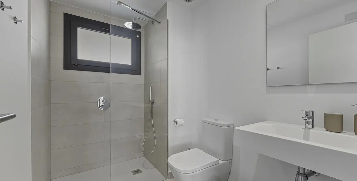 Sale of middle floor apartment in Higueron 17