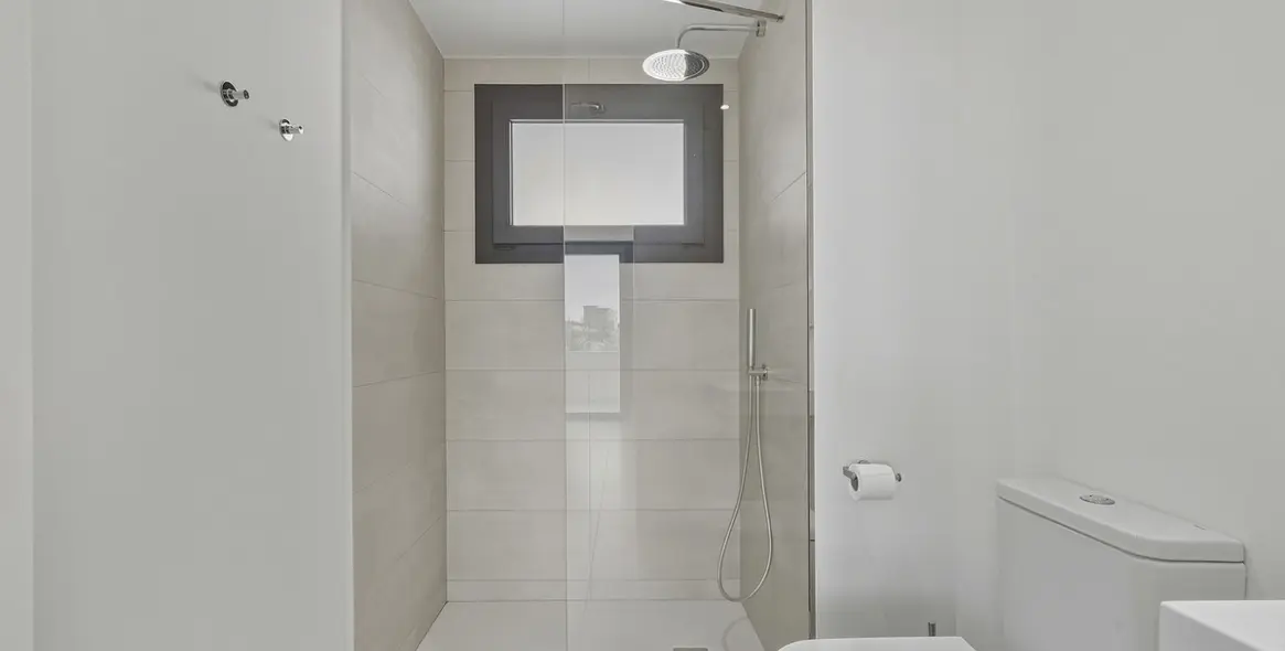 Sale of middle floor apartment in Higueron 18