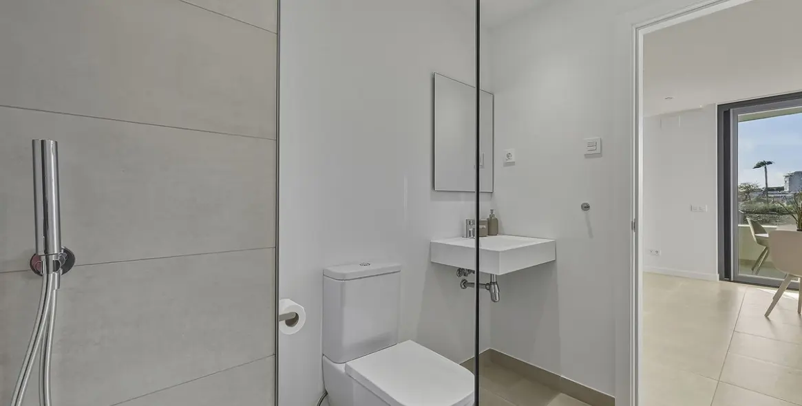 Sale of middle floor apartment in Higueron 19