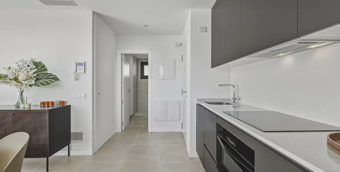 Sale of middle floor apartment in Higueron 20