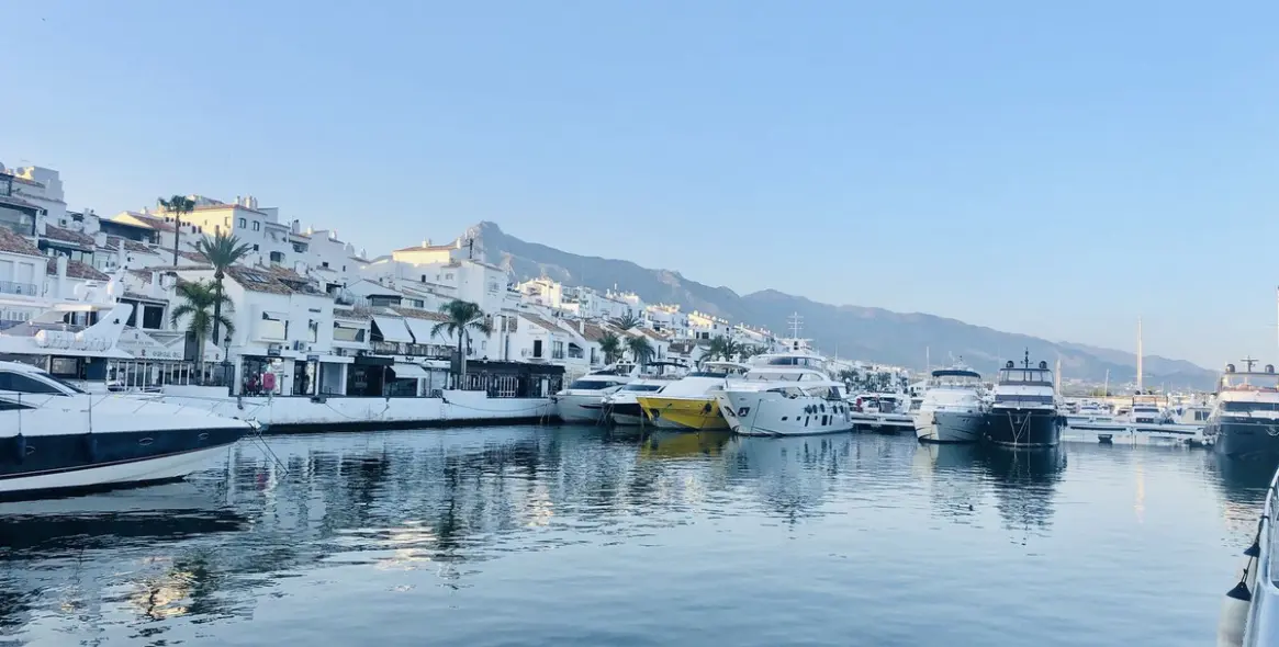 Продажа апартаментов на среднем этаже в The Golden Mile 2