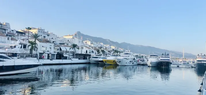 Продажа апартаментов на среднем этаже в The Golden Mile 1