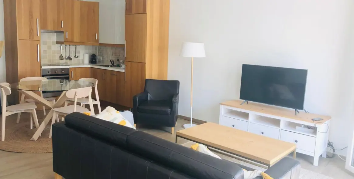 Продажа апартаментов на среднем этаже в The Golden Mile 16