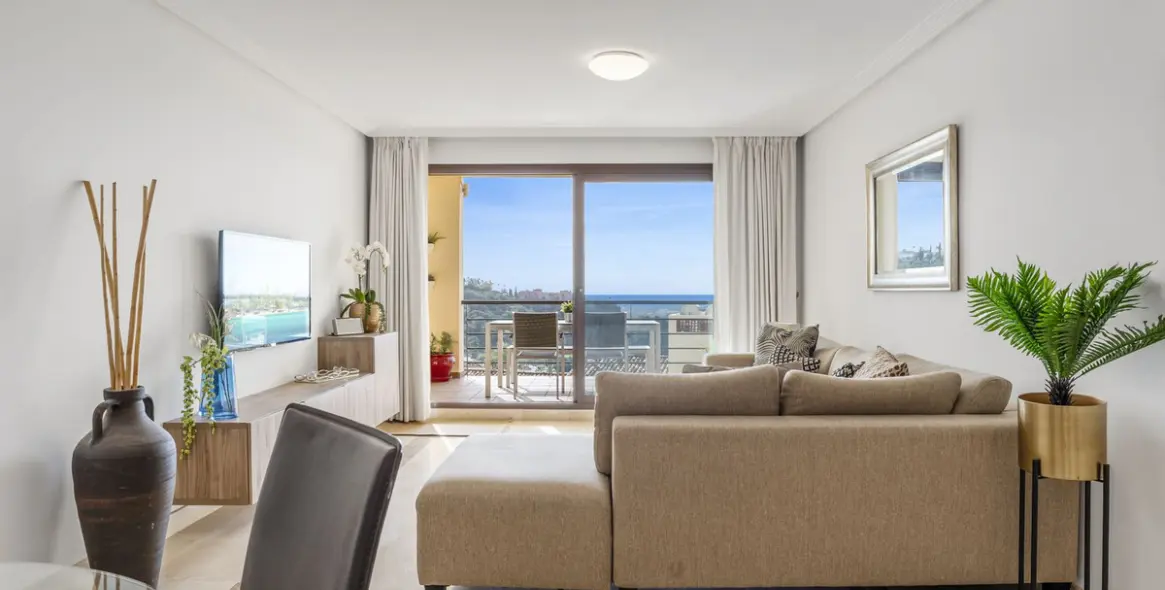 Sale of middle floor apartment in Los Arqueros 2