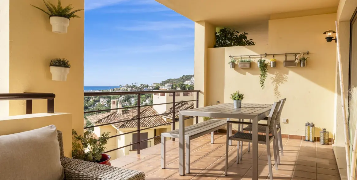 Sale of middle floor apartment in Los Arqueros 3