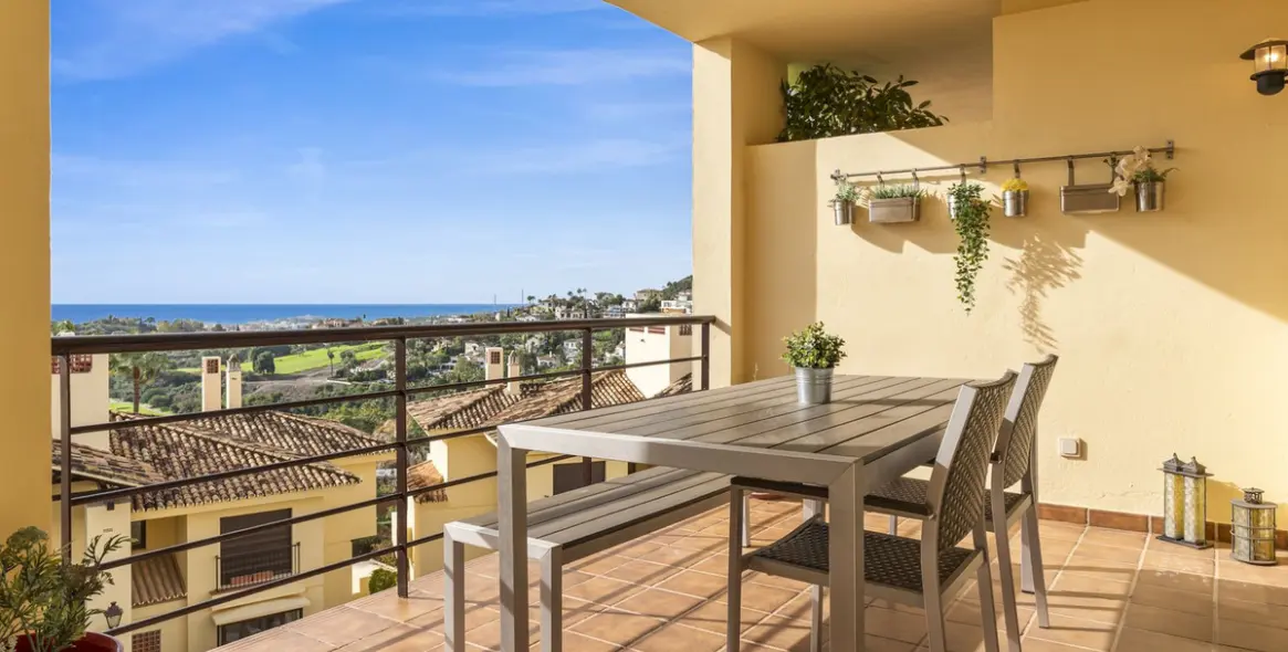 Sale of middle floor apartment in Los Arqueros 4