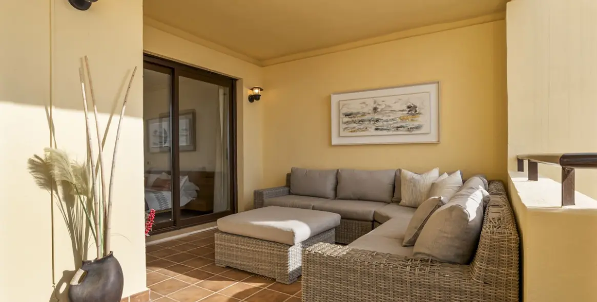 Sale of middle floor apartment in Los Arqueros 5