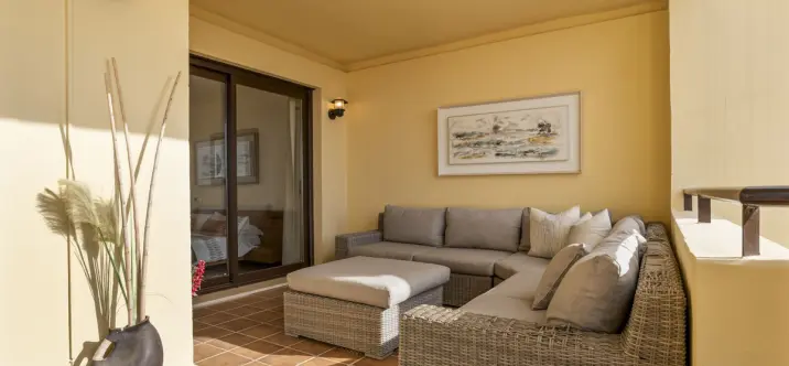 Sale of middle floor apartment in Los Arqueros 4