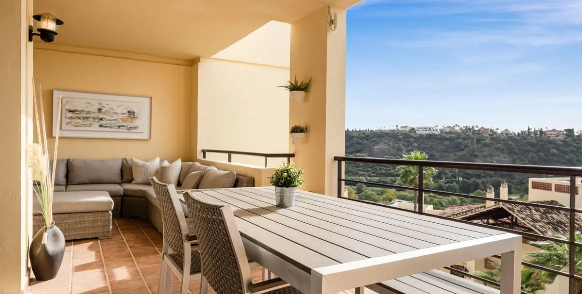 Sale of middle floor apartment in Los Arqueros 6