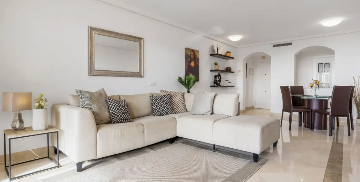 Sale of middle floor apartment in Los Arqueros 9