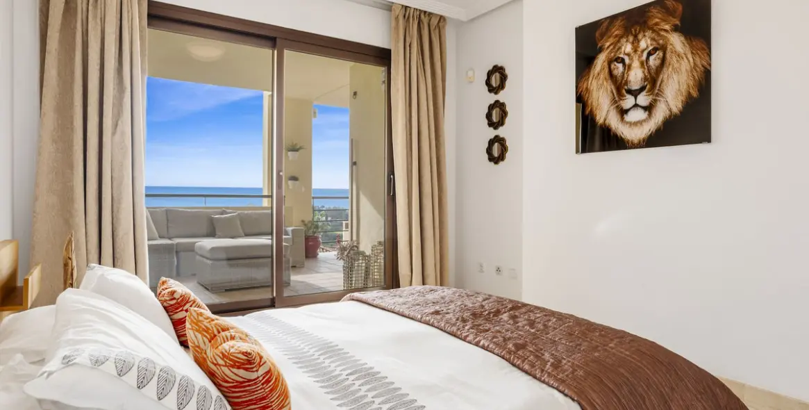 Sale of middle floor apartment in Los Arqueros 16