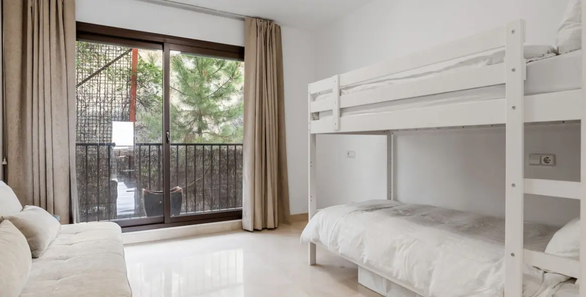 Sale of middle floor apartment in Los Arqueros 18