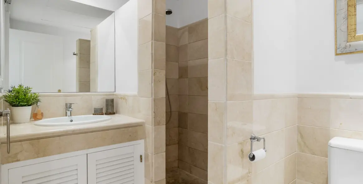 Sale of middle floor apartment in Los Arqueros 19