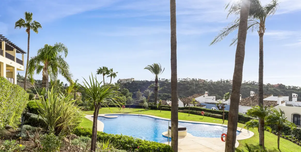 Sale of middle floor apartment in Los Arqueros 21