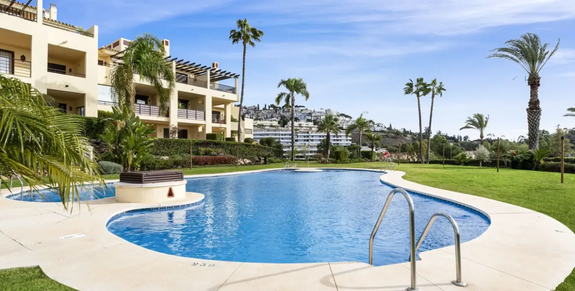 Sale of middle floor apartment in Los Arqueros 22