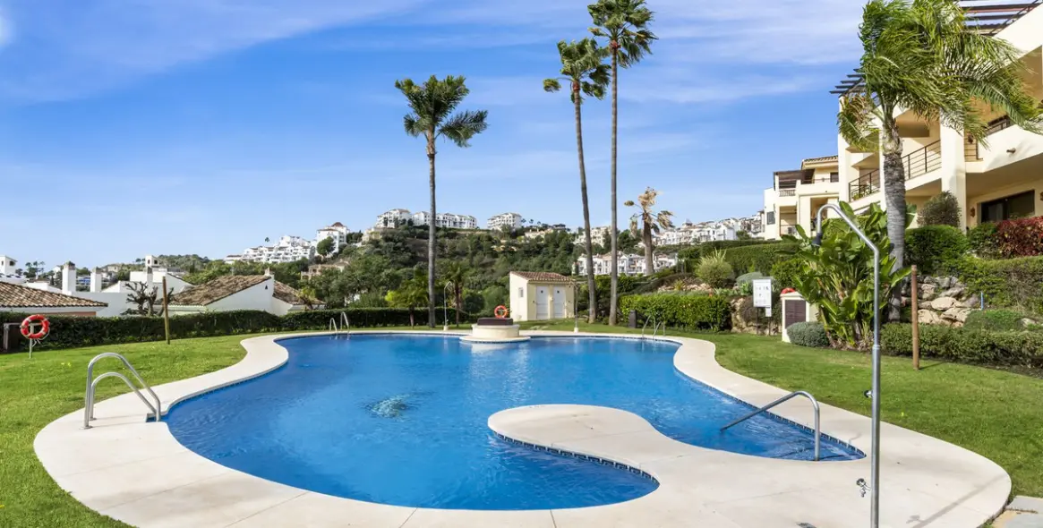 Sale of middle floor apartment in Los Arqueros 23