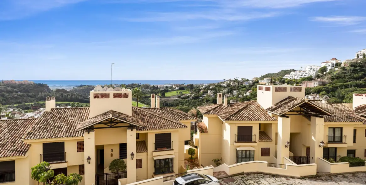 Sale of middle floor apartment in Los Arqueros 25