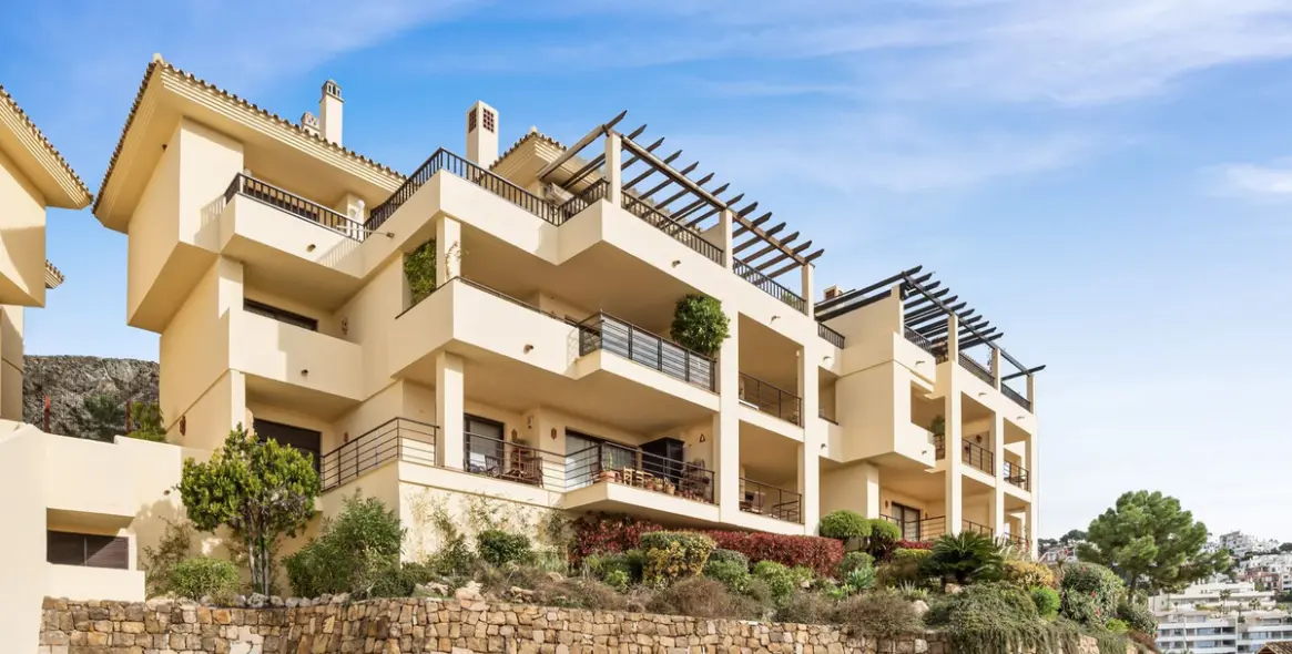 Sale of middle floor apartment in Los Arqueros 26
