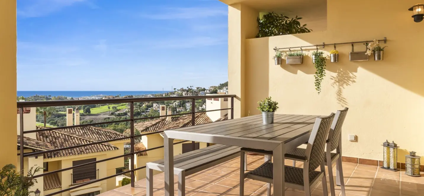 Sale of middle floor apartment in Benahavís 4