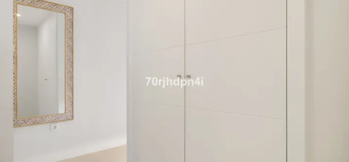 Venta de apartamento en planta media en Estepona 0