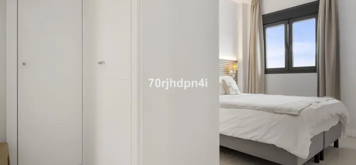 Venta de apartamento en planta media en Estepona 1