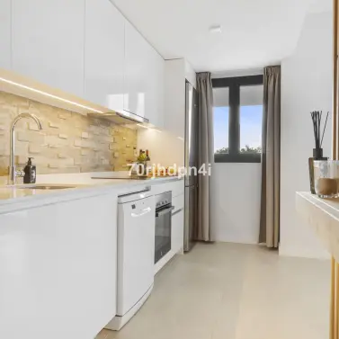 Venta de apartamento en planta media en Estepona