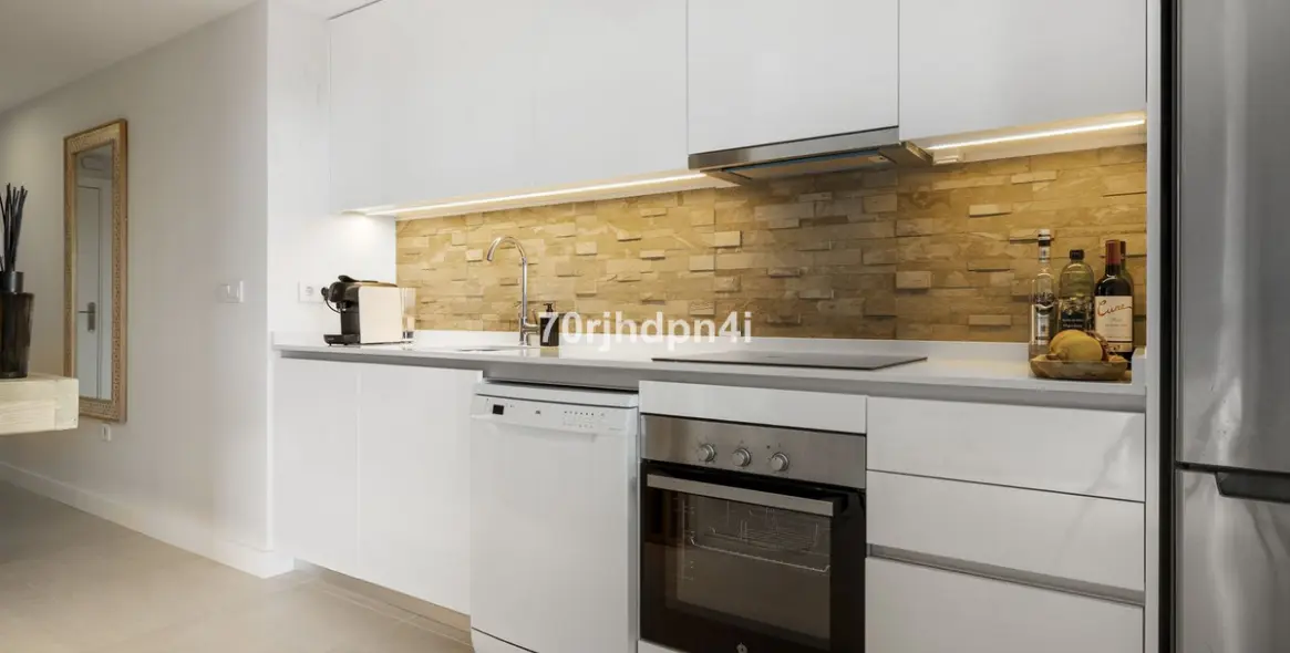 Продажа апартаментов на среднем этаже в Estepona 8