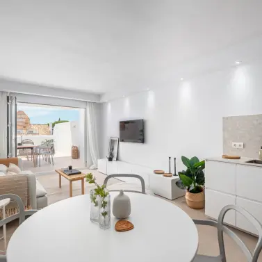 Sale of middle floor apartment in Nueva Andalucía