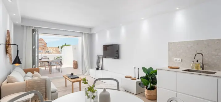 Sale of middle floor apartment in Nueva Andalucía 0