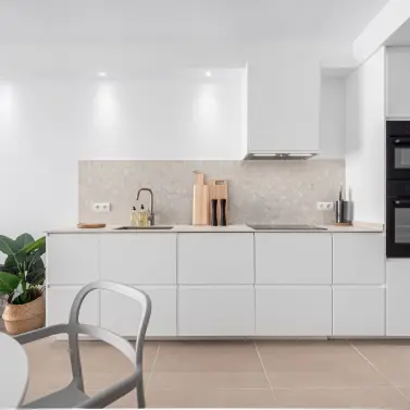 Sale of middle floor apartment in Nueva Andalucía